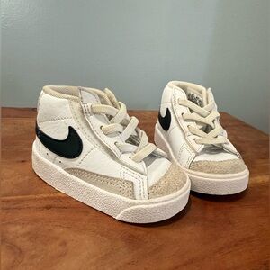Nike Blazer Mid 77 size 4C shoe with velcro closure.
